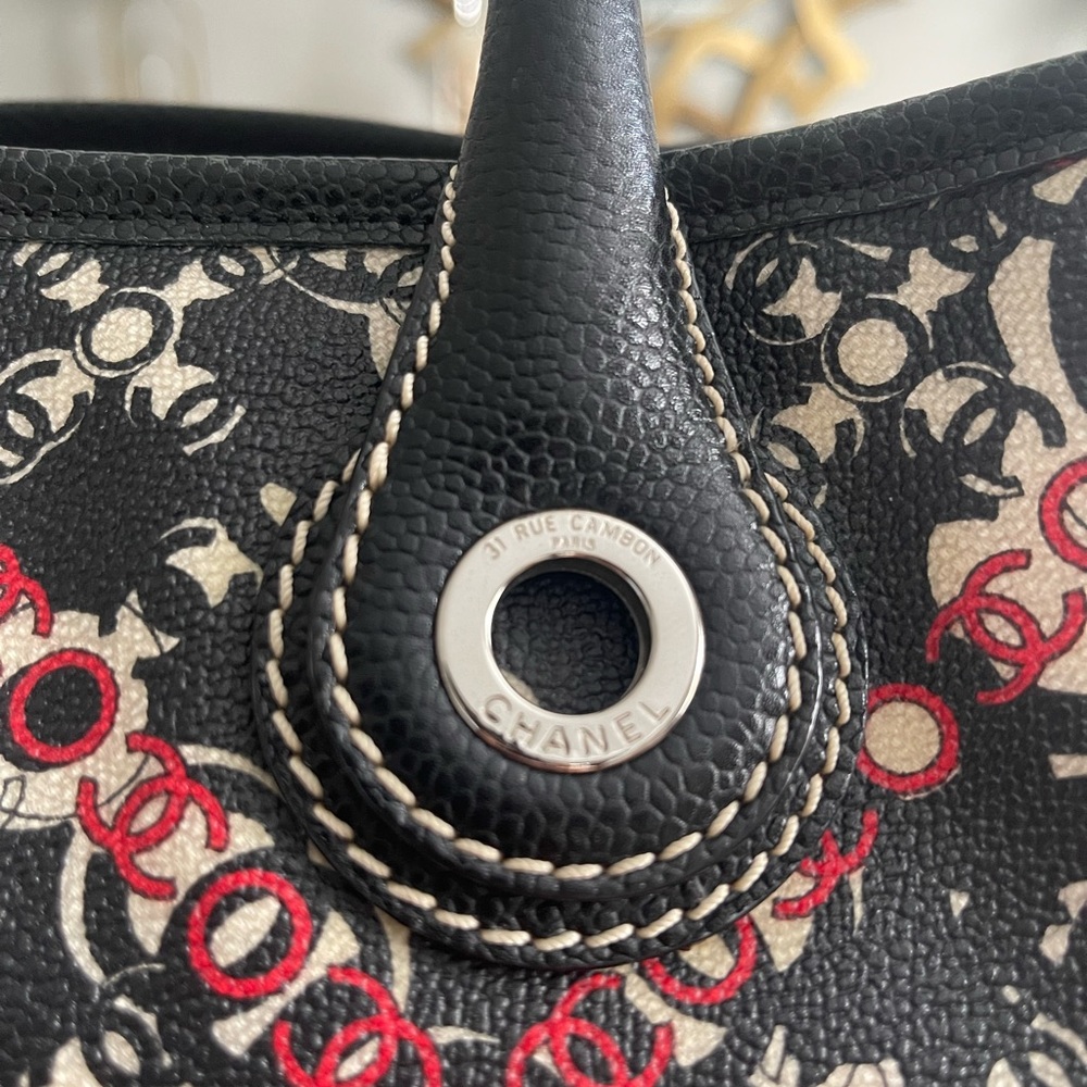 🌟CHANEL! Travel COCO red logo tote. removable pouch. ✈️ - Picture 6 of 11